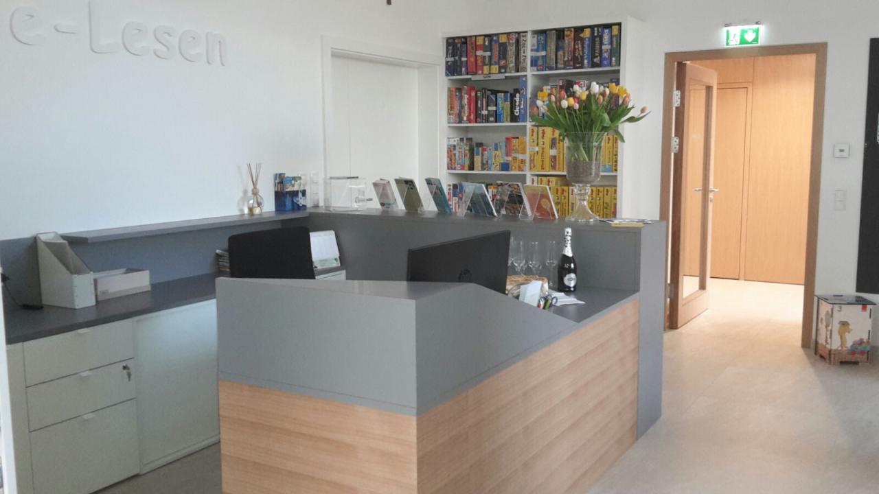 Eintlehntheke der Bücherei Stroheim