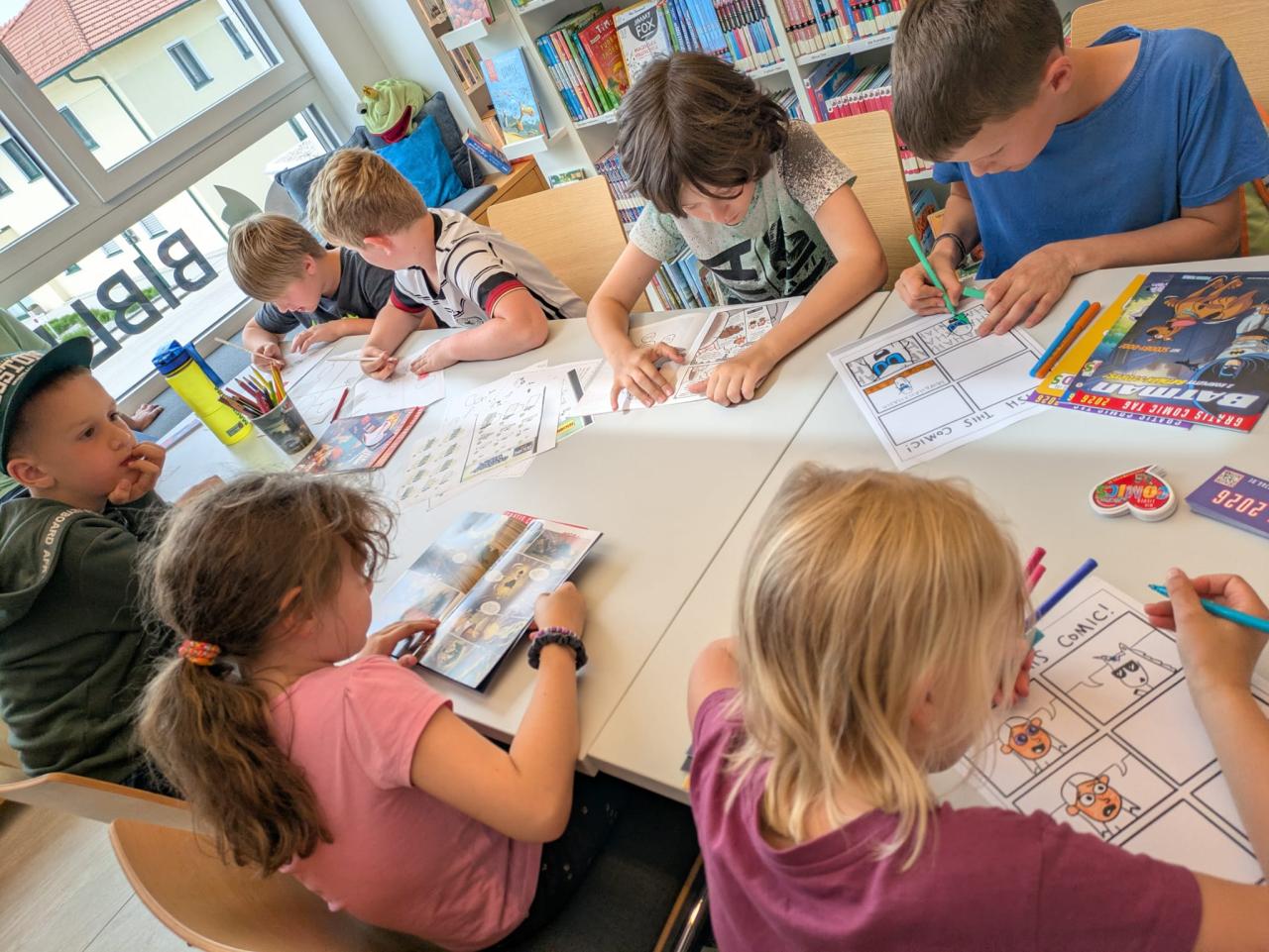 Kinder beim Malen 