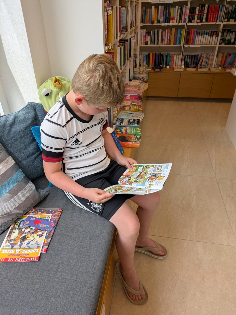 Leon beim Lesen